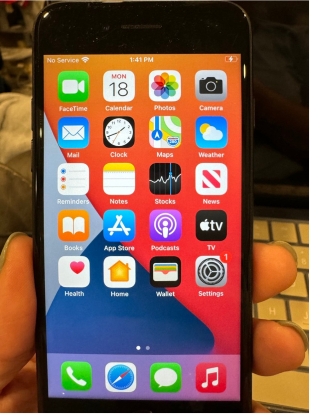 Apple iPhone 7 32GB Black Factory Unlocked Smartphone – 80% Battery Health - Picture 7 of 10